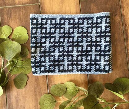 Lattice Tapestry Pouch