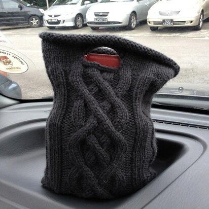 Knitted Aran Cable Bag - knitting pattern
