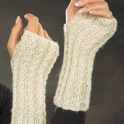 Fingerless Gloves in Plymouth Baby Llama Glow DFM - F276