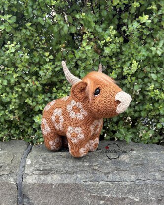 Hewie The African Flower Highland Cow