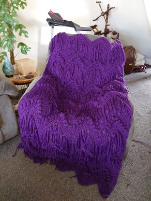 Bobble and fringe blanket