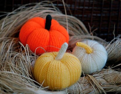 3 halloween pumpkins