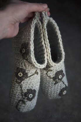 Snuggly Slippers Pattern and Tutorial