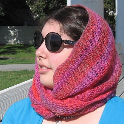 Waltz Lace Cowl