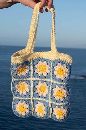 Daisy Granny Square Bag