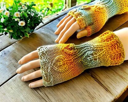 Ravelry: Chain Mail Gloves pattern by Teresa Seasons