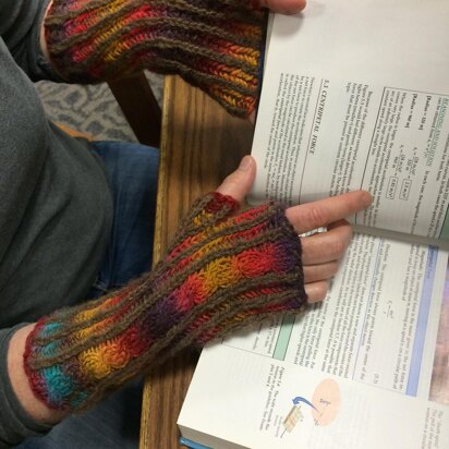 Centripetal Mittens - knitting pattern