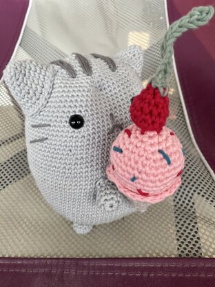 Pusheen with Ice Cream