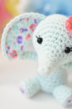 Tiny luck elephant