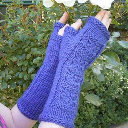 Leafy Squares Fingerless Mitts