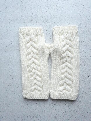 DiamondyKnits Wrist Warmers - Downloadable PDF