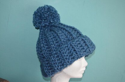 Mega pom pommy hat