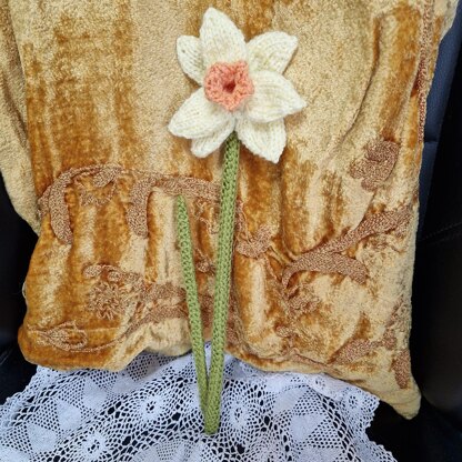 Knitted Daffodil