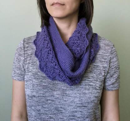 Olivia - lace border loop scarf