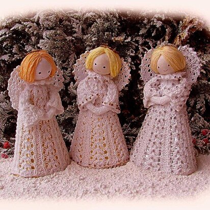 LITLLE CHRISTMAS ANGELS toy knitting pattern by Georgina Manvell