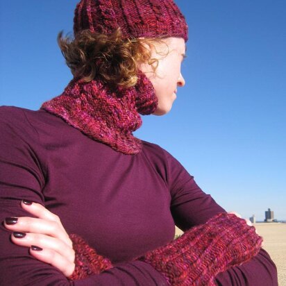 Winterberries Hat, Fitted Cowl, and Fingerless Mitts Set