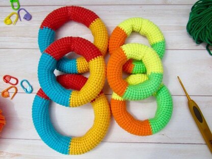 Stacking rings multi-color frog