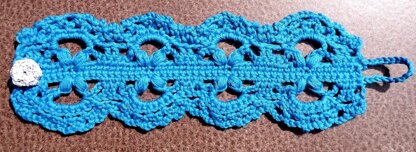 Lace Bracelet  With Button Crochet Pattern