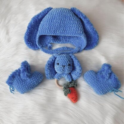 A warm crochet pattern set for newborns: bunny ear booties, a hat with long bunny ears, bunny rattle, crochet pattern kit for photo shoots