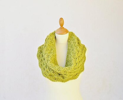 Versatile 2 in 1 Chunky Crochet Cowl/Hood