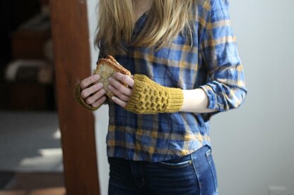 Knotted Pine Mitts