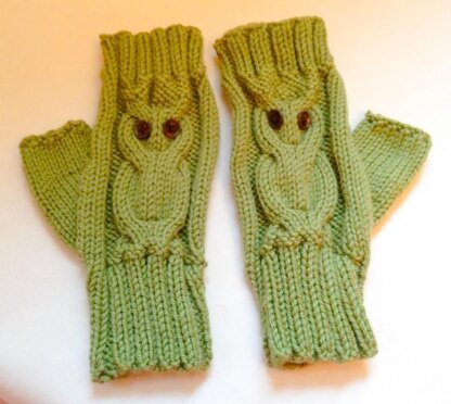 Owl Pacino Fingerless Gloves - knit in the round