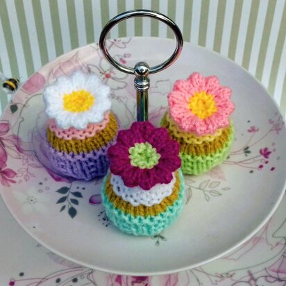 Daisy Cupcakes - Creme Egg Covers - knitting pattern