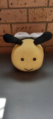 Bonnie the Bumble Bee Knitting Pattern