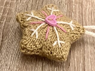Snowflake gingerbread star Christmas tree decoration