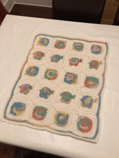 Circles and elephants baby blanket, hat and mittens