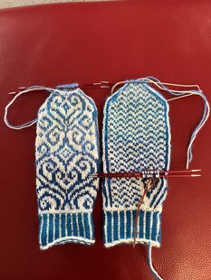 TAllULAHS HEART MITTENS.