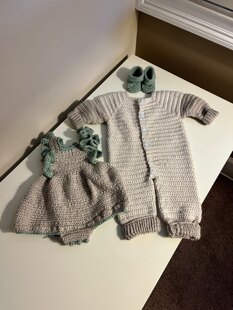 Sydney’s sleepy bear layette