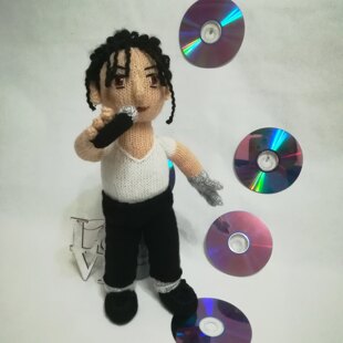Knitting Pattern – "King of Pop"