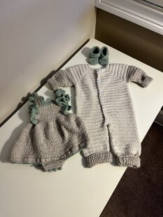 Sleepy bear layette