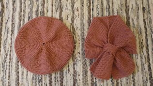 Baby beret and cravat
