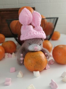 Knitting pattern for a little kitten