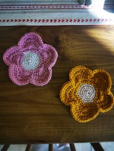 crochet flower coasters