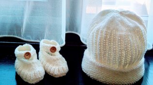 New born hat and booties