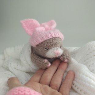 Knitting pattern for a little kitten