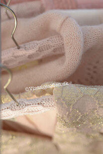 Barbara - knitted hangers
