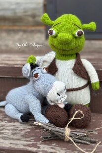 Knitted donkey friend Shrek