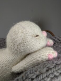 Knitting pattern cat and little kittens