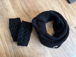 Cowl and fingerless glove set