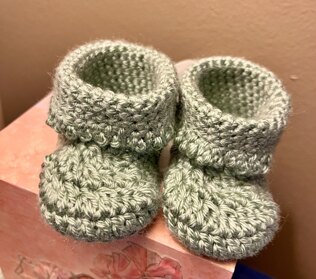 Sydney’s sleepy bear layette