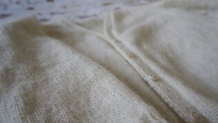 V-neck cardigan using Lopi Lettlopi yarn