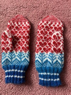 Love ❤️ ♥️ heart mittens