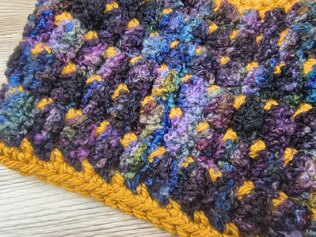 Pebble Neck Warmer - boucle yarn