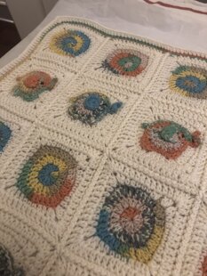 Circles and elephants baby blanket, hat and mittens