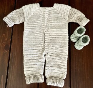 Sleepy bear layette