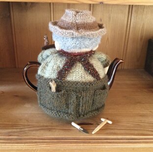 Gardener tea cosy